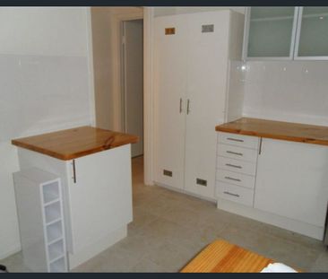 GARAGING, LOCATION, TAKE A LOOK !!! - Photo 2