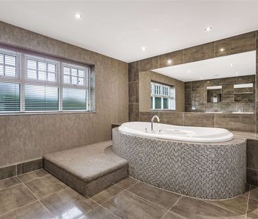 An exceptional gated residence extending to approximately 6,500 sq ... - Photo 4