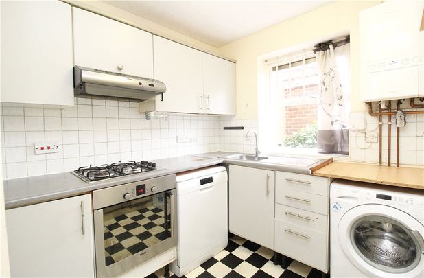 Manor Vale, Brentford, TW8 9JN - Photo 1