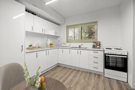 STYLISH ONE-BEDROOM APARTMENT IN PRIME COORPAROO LOCATION - Photo 3