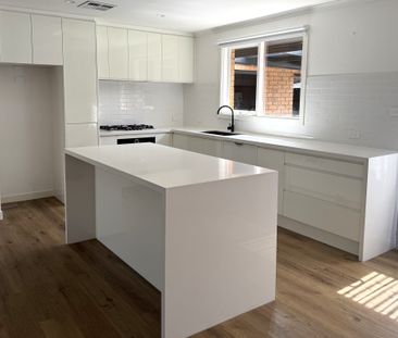 Modern Two Bedroom Freestanding Unit with Spacious Courtyard - Photo 6