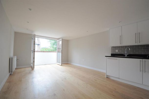 1 bedroom flat to rent - Photo 1
