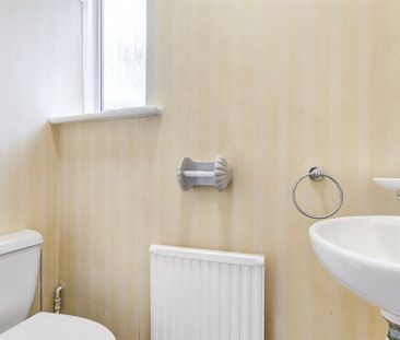 3 bedroom flat to rent - Photo 3
