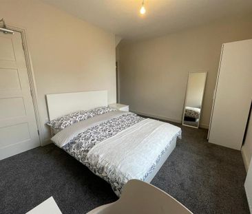 3 bedroom private hall to rent - Photo 2