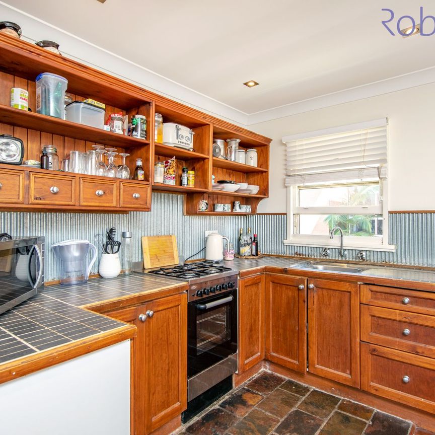 Well presented unit close to the beach and local shopping precinct. - Photo 1