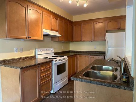 For Lease - 15 Latitude Lane, Whitchurch-Stouffville, Ontario - Photo 4