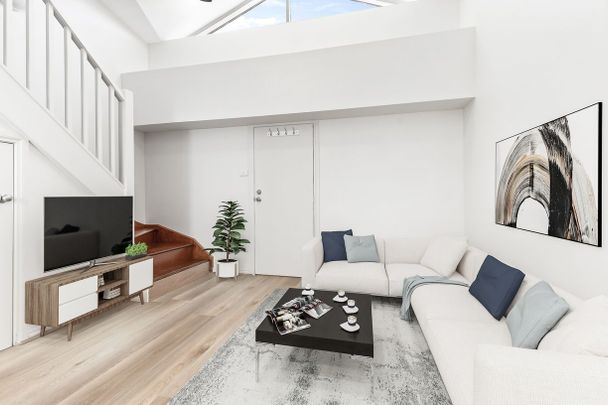 Refurbished flat at rear of property - access via Margaret Lane - Photo 1