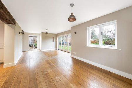 4 bedroom detached house to rent - Photo 4