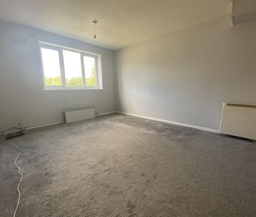 2 bed flat to rent in Springwood Crescent, Edgware, HA8 - Photo 3