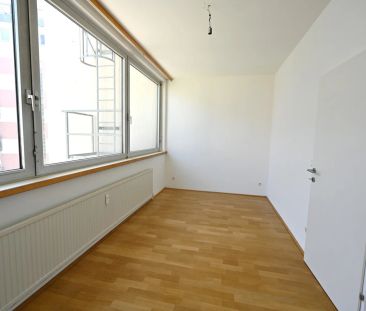 Wohnen im Zentrum – großzügig geschnittene 2-Zimmer-Wohnung Nähe La... - Photo 4