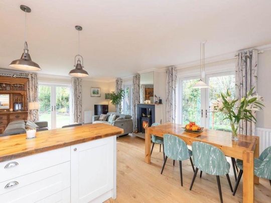 3 bedroom detached house to rent - Photo 1