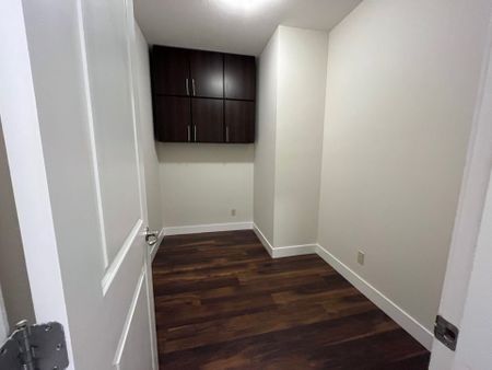 1 Bed +Den, 1 Bath – Aria - Photo 3
