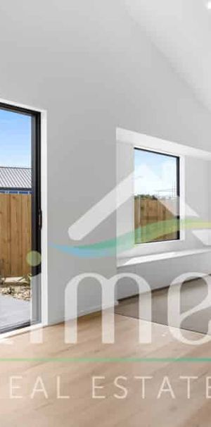 RENT ME! Brilliant Build, Beautiful Beginnings! - Photo 1