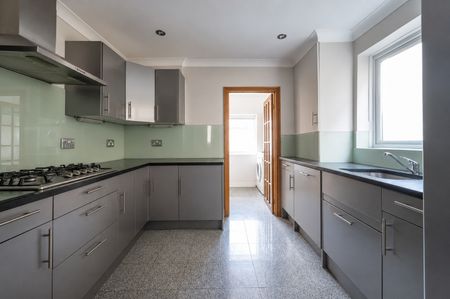 4 Bed Terraced House, Norman Road, E11 - Photo 4