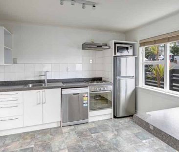 Spacious inner city Apartment - Photo 3