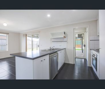1 Wisteria Drive, Yarragon, Vic 3823 - Photo 5