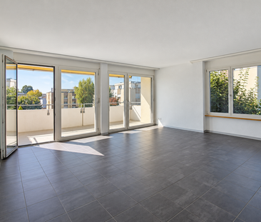Moderne 4.5-Zimmer-Wohnung mit Balkon für Ihre Familie - Photo 2