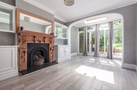 5 bedroom semi-detached house to rent - Photo 2