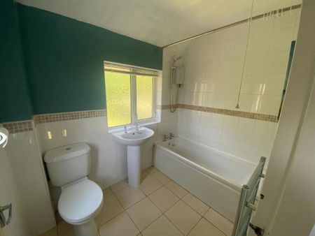 3 bedroom ground floor maisonette to rent - Photo 4