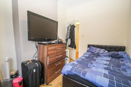 4 bedroom terraced house to rent - Photo 2