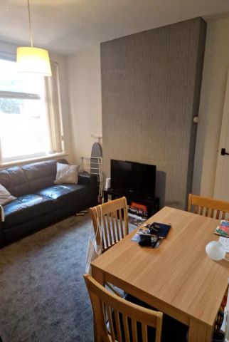 Thurlow Road (3 bed) - Photo 5