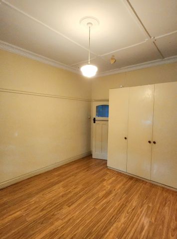 Flemington - Photo 4