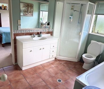 House with Greenery, close to Endeavour school - Photo 6