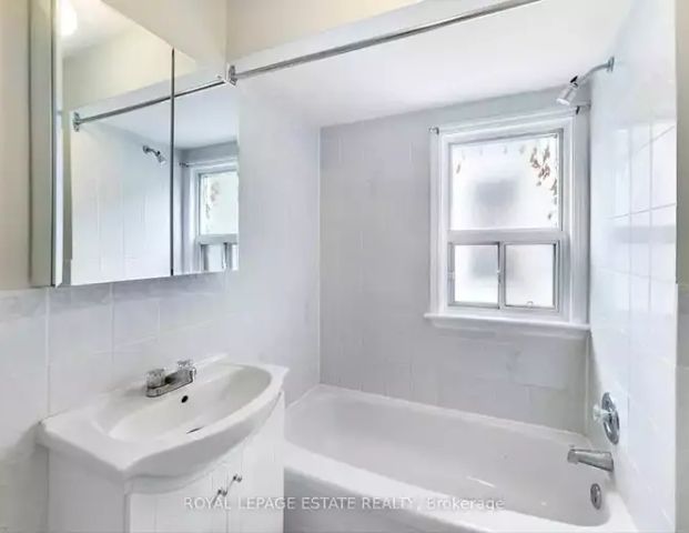 145 Niagara Street #UPPER | 145 Niagara Street, Toronto - Photo 1