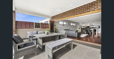 A CUSTOM-BUILT MASTERPIECE - Photo 3