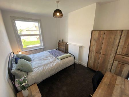 1 bedroom in a house share to rent - Photo 4
