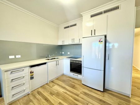 Stylish Furnished Unit by the Beach – Prime Port Hedland Location - Photo 3