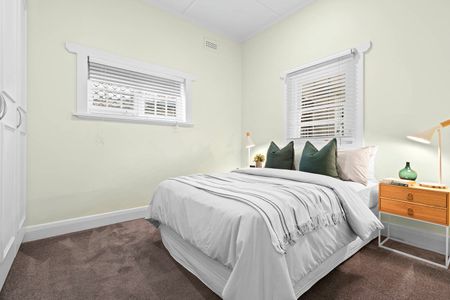 SUN SOAKED PERIOD HOME CHARM - Photo 4