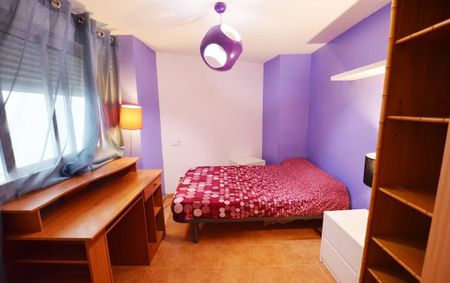 Carrer de la Reina, Valencia, Valencian Community 46011 - Photo 2