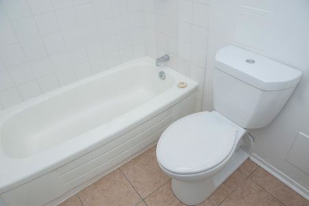 Little Italy - Steps to new Line 2 O-Train station - Quick and easy access to Carleton University - Photo 5