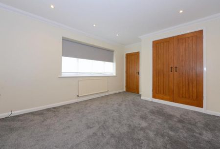 5 bedroom detached house to rent - Photo 3