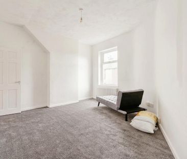 3 bedroom end of terrace house to rent - Photo 3