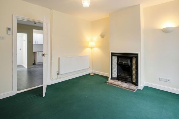 2 bedroom end of terrace house to rent - Photo 1