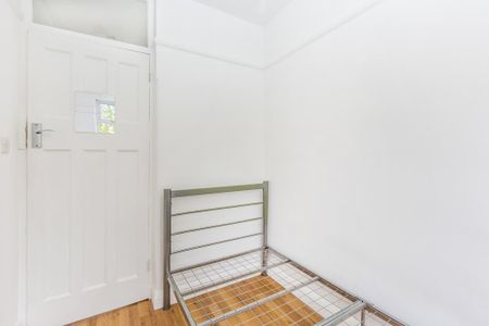 4 bedroom terraced house to rent - Photo 5