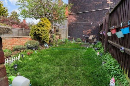 Wellingborough Road, Rushden, NN10 - Photo 2