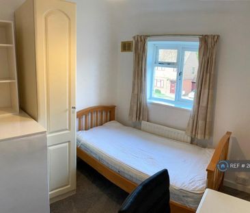 4 bedroom semi-detached house to rent - Photo 3