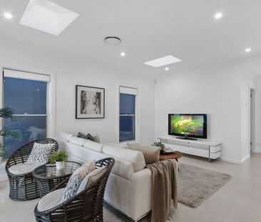 Modern duplex home with quality finishes... - Photo 6