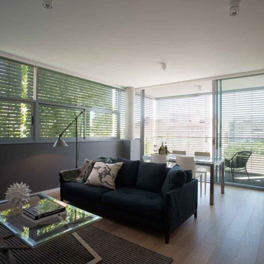 SUPERB LOCATION IN BOUTIQUE BUILDING - Photo 1
