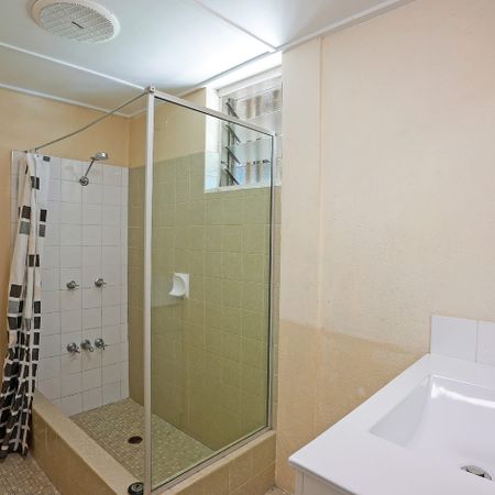 Freshly Updated Unit in Belgian Gardens - Photo 4