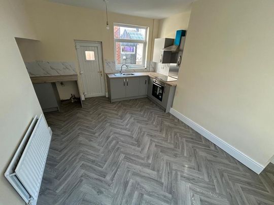 2 bedroom end of terrace house to rent - Photo 1