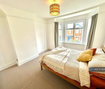 3 bedroom semi-detached house to rent - Photo 3