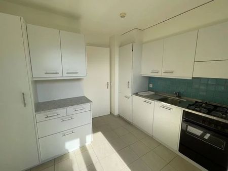 Appartement de 3.5 pièces au 4ème étage avec vue sur le lac. - Photo 3