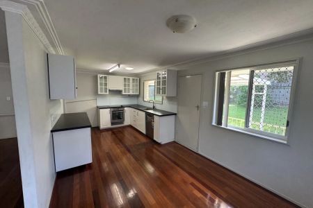 TWO LEVEL FAMILY HOME READY TO RENT - Photo 5