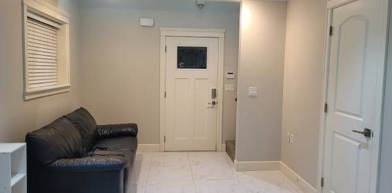 Laneway House w/2-bedroom, 1.5 bathroom (Killarney and Champlain) - Photo 2