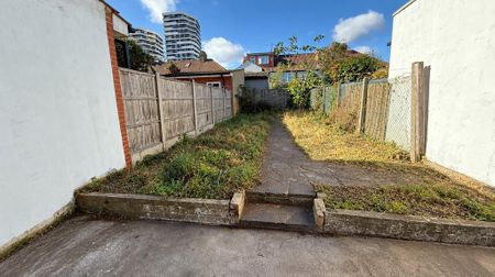 4 bedroom terraced house to rent - Photo 4
