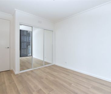 Spacious Recently Refurbished 2 Bedroom Apartment - Photo 6